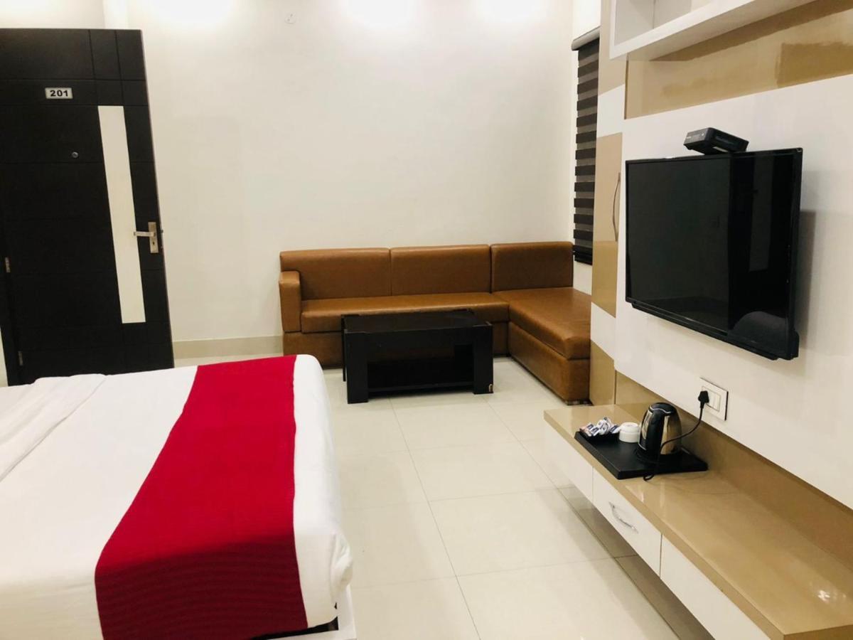Hotel Blessing Bells, Fazilka Exterior photo
